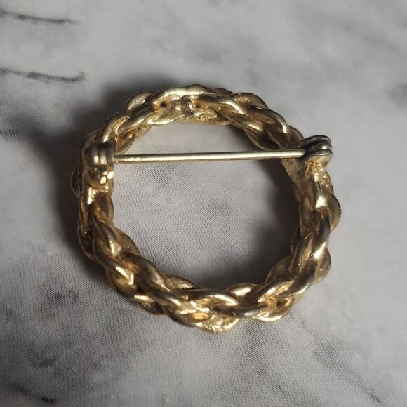 Vintage Gold Wreath Brooche Pin - Picture 3 of 5